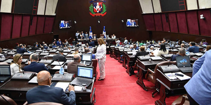 Diputados aprueban ley para saldar obras sin contrato, sin apoyo de la oposición