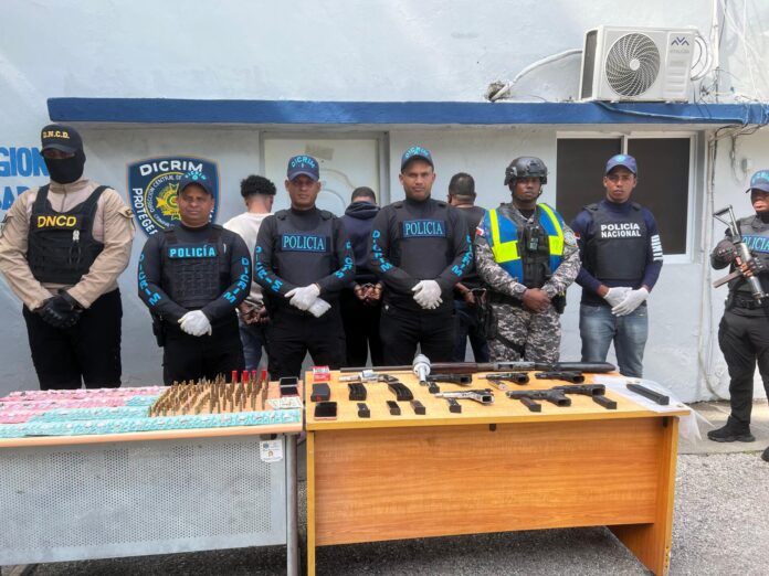 Policia Nacional apresa tres hombres y recupera distintas armas de fuego