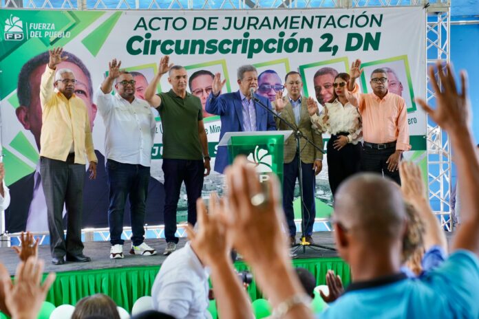 Leonel sigue juramentando en FP ex dirigentes del PLD