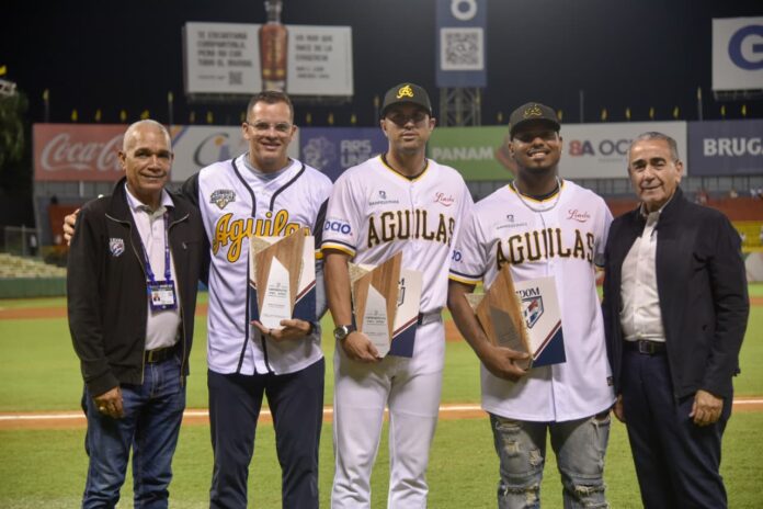 LIDOM entrega premios a Luis Urueta, Alberto Rodríguez y Gian Guzmán