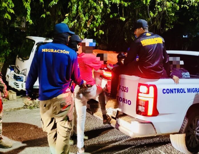 Migración intensifica operativos y deporta a 2,342 personas