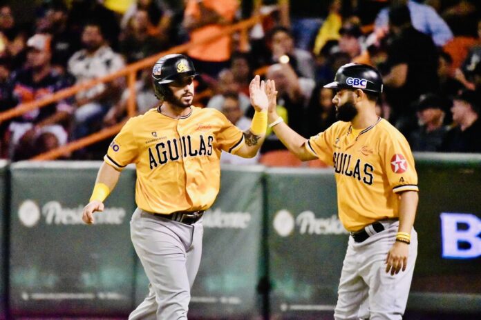 Águilas rompen el empate y toman aire ante el Escogido
