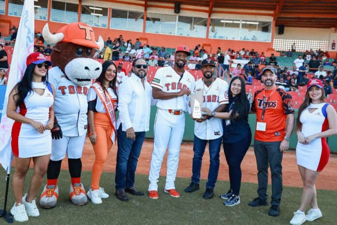 Eloy Jiménez recibe el premio al Jugador Más Valioso del Round Robin 2025-2026