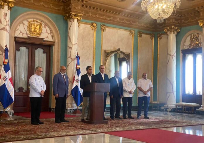 Abinader designa Comisión de Veeduría de obras deportivas