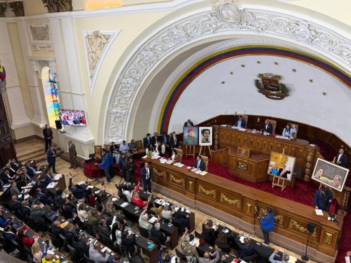 Venezuela abre sus pozos al capital privado tras crisis política