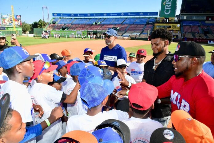 FEDOM, gerencia del equipo dominicano para el Clásico Mundial y MLB realizan cuarta y última clínica de béisbol infantil en Santo Domingo
