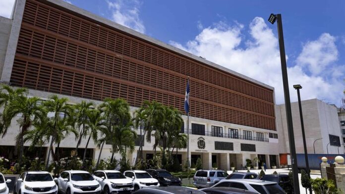 Continúan en el olvido más de 80 leyes que ordena la Constitución