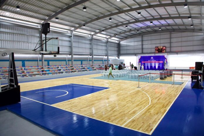 Abinader y Cruz entregan dos polideportivos en Puerto Plata