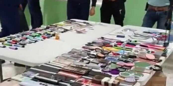 Hallan armas blancas y vapeadores en escuela de Navarrete