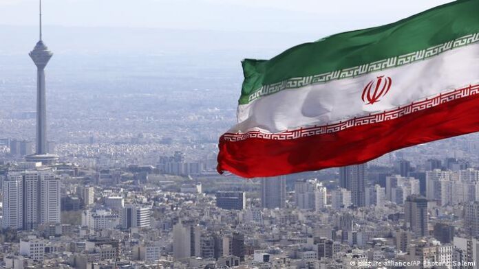 Irán autoriza formalmente a las mujeres a conducir motocicletas