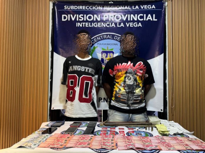 DINTEL realiza allanamiento en La Vega; ocupa celulares y dinero