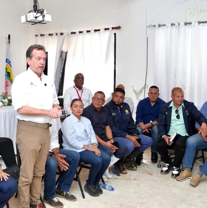 Bisonó evalúa daños en Gaspar Hernández por el río Joba