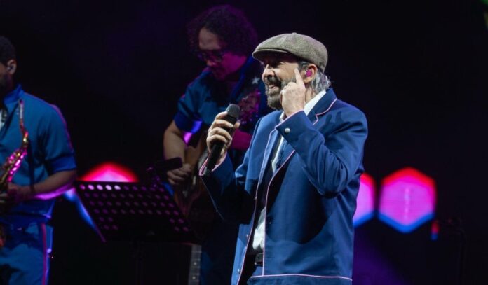 Juan Luis Guerra pone a vibrar el Estadio Cibao