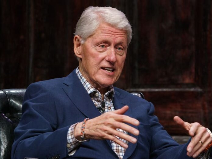 Bill Clinton niega vínculos con delitos de Epstein