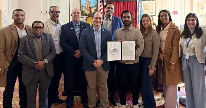 Doctor Luis Cruz recibe múltiples reconocimientos Massachusetts