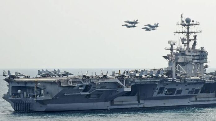 Irán amenaza con atacar barcos que crucen el estrecho de Ormuz