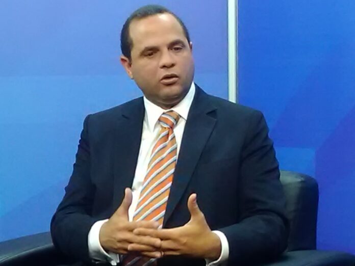 Manuel Crespo llama a fortalecer sistema de partidos políticos