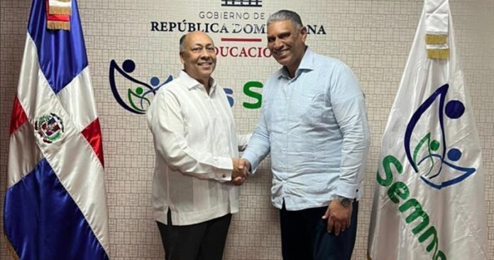 ARS SEMMA recibe visita del cónsul dominicano en New York
