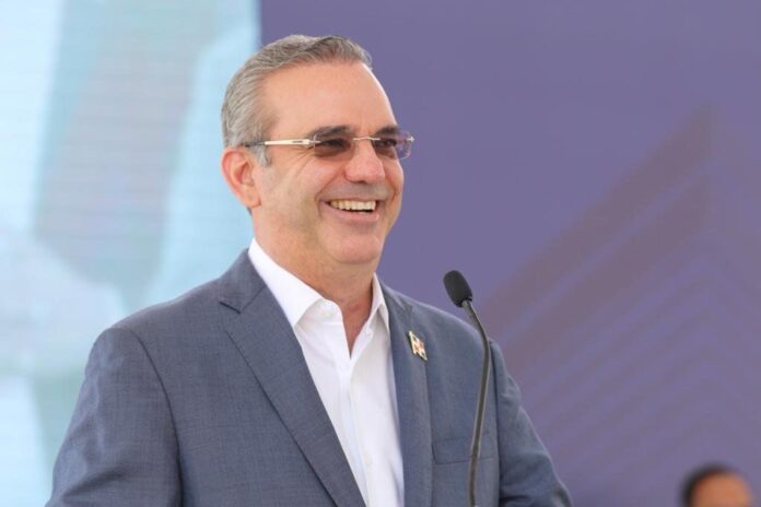 República Dominicana destaca en medio del retroceso democrático global