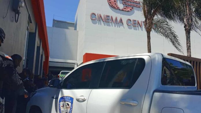 Tiroteo en cine del malecón deja un muerto