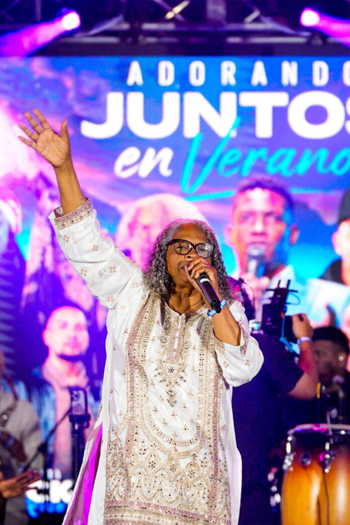 Constanza le abre sus calles a multitudinario concierto de artistas cristianos