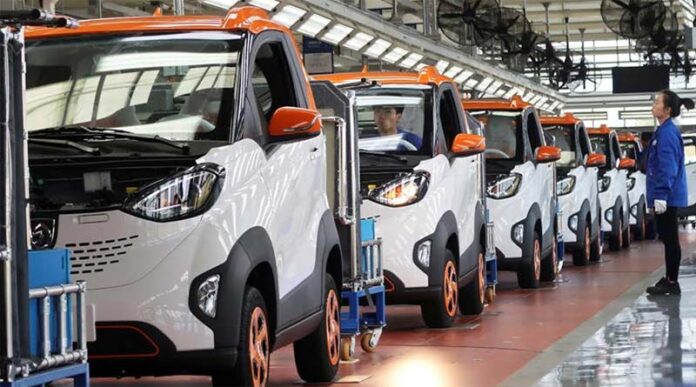 China duplica exportaciones de vehículos eléctricos y refuerza su liderazgo global