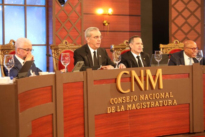 Abinader convoca al CNM para evaluar jueces de la Suprema