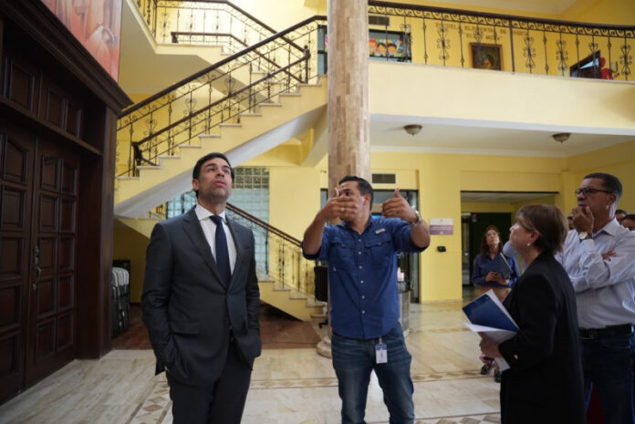 Roberto Ángel Salcedo supervisa remodelaciones de la Sala Manuel Rueda y escuelas de Bellas Artes