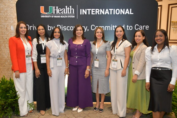 UHealth realiza simposio médico en Santo Domingo