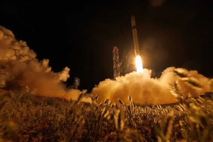 Rusia prueba con éxito el cohete Soyuz-5