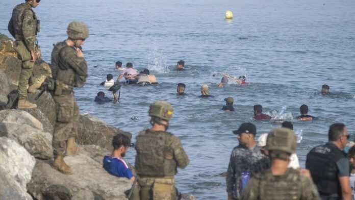 Marruecos culpa a mafias y bulos por la tragedia migratoria en Ceuta 