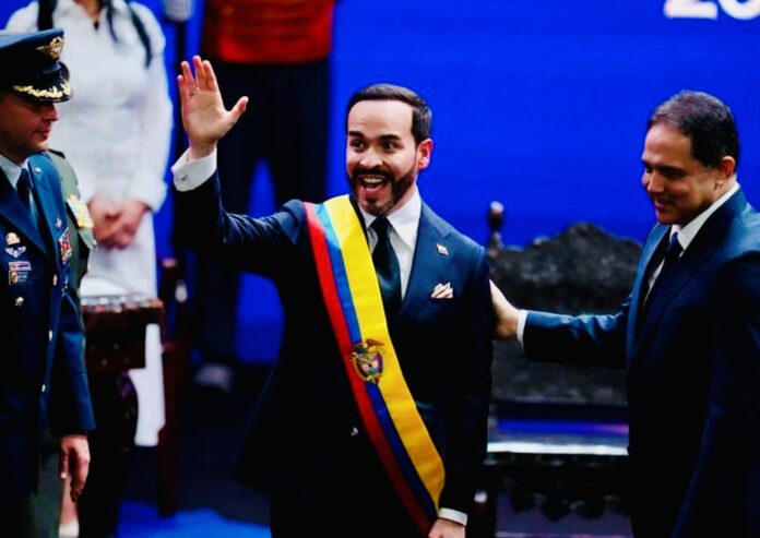 Abelardo de la Espriella asume la Presidencia de Colombia entre apoyos y rechazo de la oposición