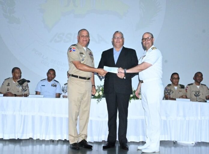 MIDE entrega RD$600 millones a 327 militares retirados
