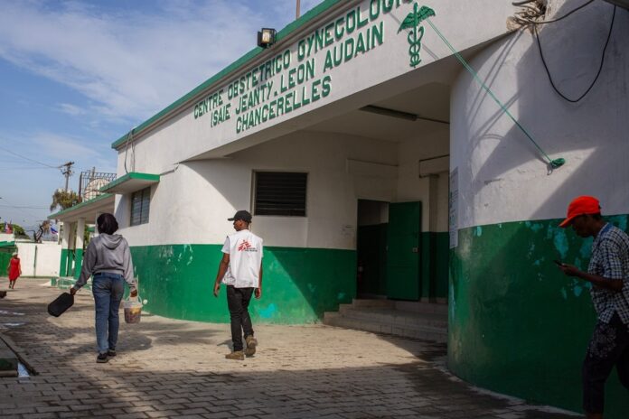 Violencia en Haití obliga al cierre de un hospital materno clave 