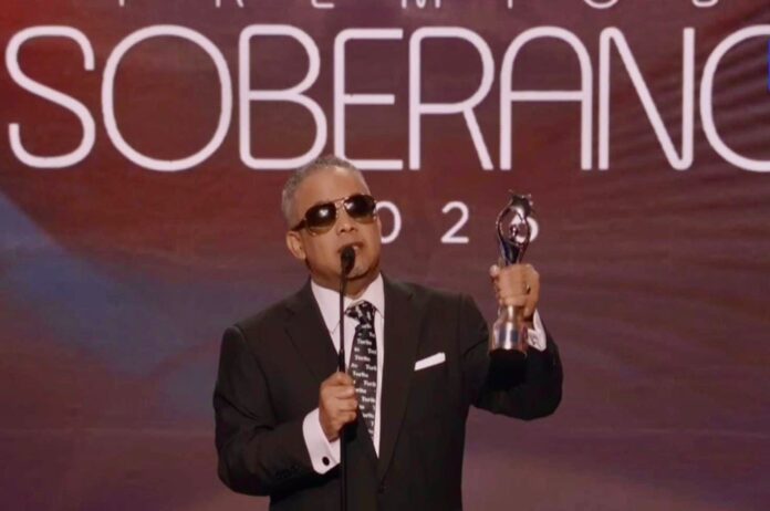 Héctor Acosta (El Torito) agradece a Acroarte por sus dos Premios Soberano 2026