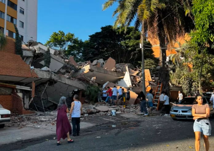 Reportan 20 estructuras colapsadas y personas atrapadas por terremoto en Colombia