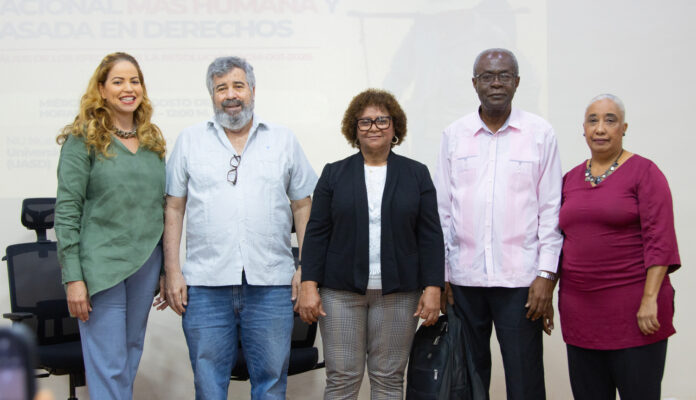 Medidas migratorias generan retos para empleo y servicios en RD