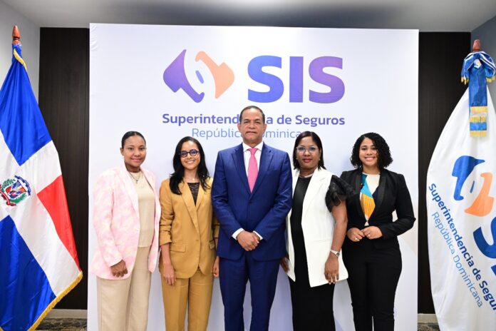 SIS fortalece políticas de igualdad y avanza hacia una gestión más inclusiva