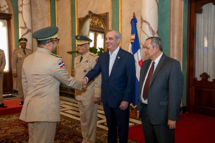 Abinader juramenta nuevos jefes militares y director de la Policía