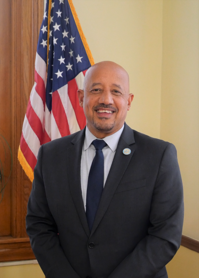 FBI acusa a alcalde Brian DePeña por manejo de $1.65 millones