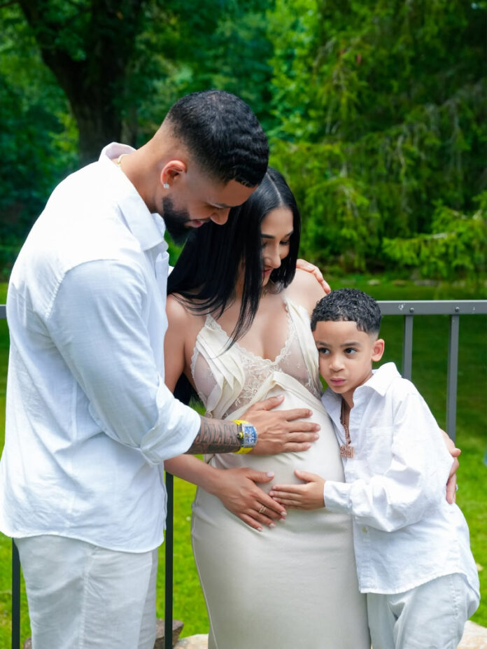 DJ Adoni y su pareja Lisabely Lugo serán padres de una niña