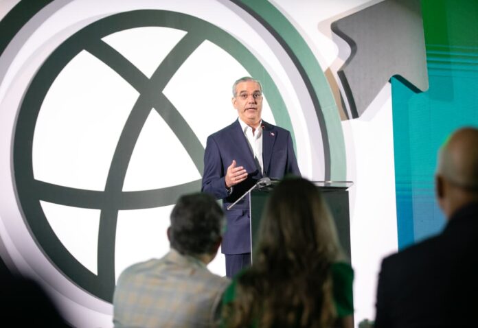 Abinader prioriza acuerdo de tarifas con EE. UU. y garantiza incentivos a zonas francas