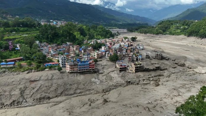 Nepal: casi 500 turistas desaparecidos tras inundaciones y deslizamientos
