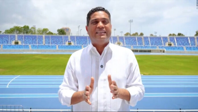 Ministro Kelvin Cruz aclara acceso a Estadio Olímpico Félix Sánchez para atletas de alto rendimiento