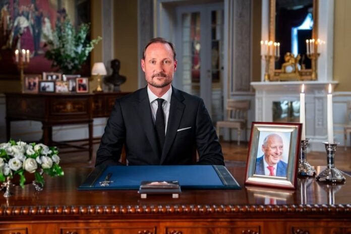 Haakon VIII honra a Harald y marca el rumbo de una Noruega en un mundo incierto