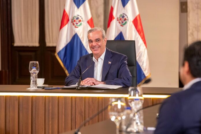 Gobierno anuncia plan de infraestructura vial; proyecta entradas a SD sin semáforos