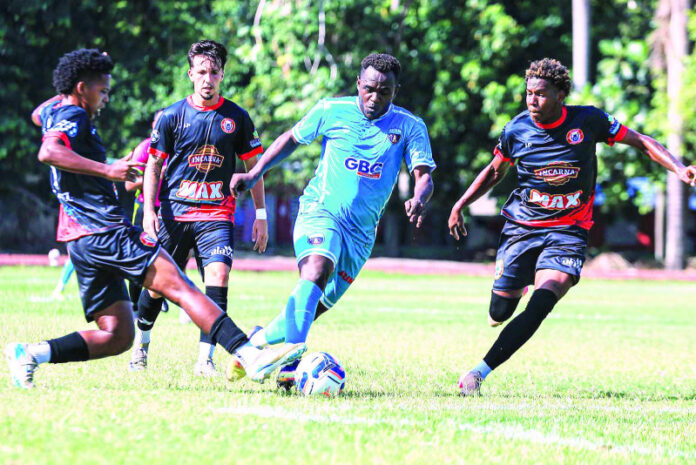 Salcedo se impone en casa y comparte el liderato; O&M y Moca firman tablas sin goles