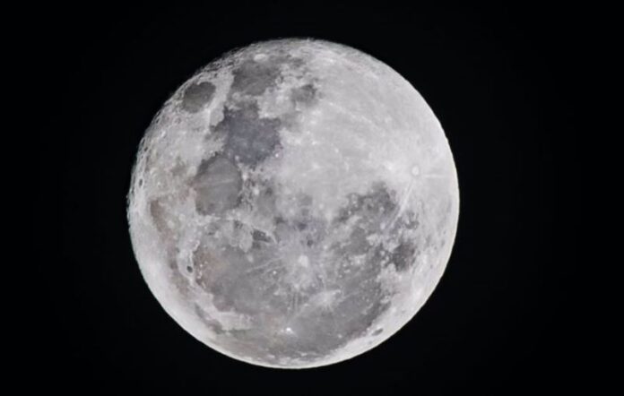 La carrera por el satélite: Rusia lanzará dos vehículos para explorar la Luna