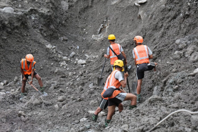 Riada del Nepal deja más de 800 muertos y 3.000 desaparecidos