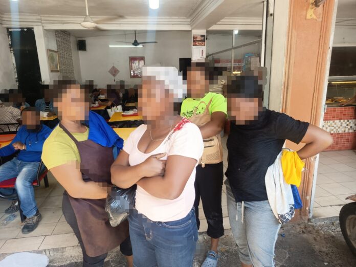 Migración detiene a 38 haitianos tras intervenir 12 negocios en Santo Domingo